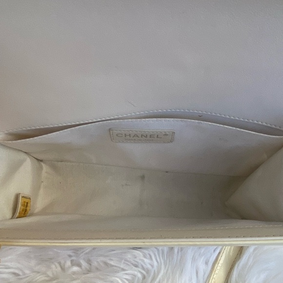 ⭐️⭐️GORGEOUS⭐️⭐️ CHANEL Reverso Boy Flap Bag patent leather Crossbody Bag - Picture 14 of 17